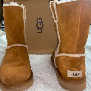 Brown Uggs classic short spill seam